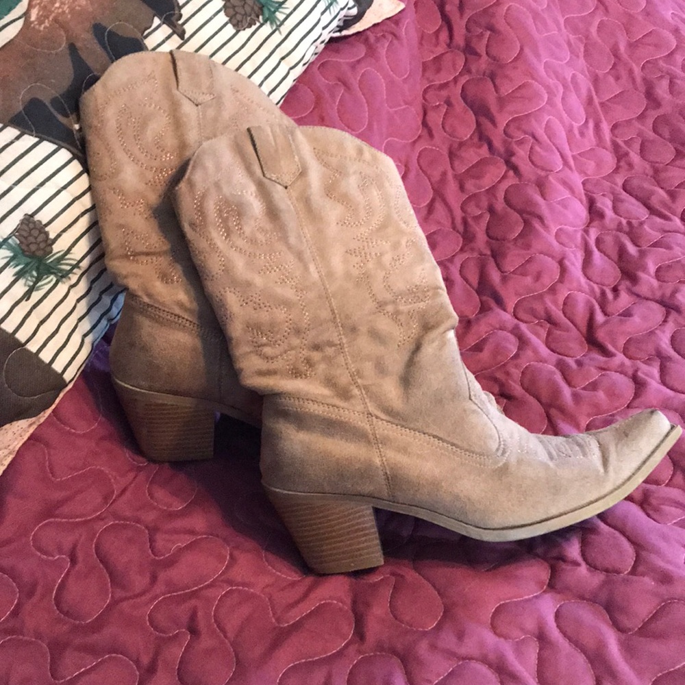 Boots, cowgirl